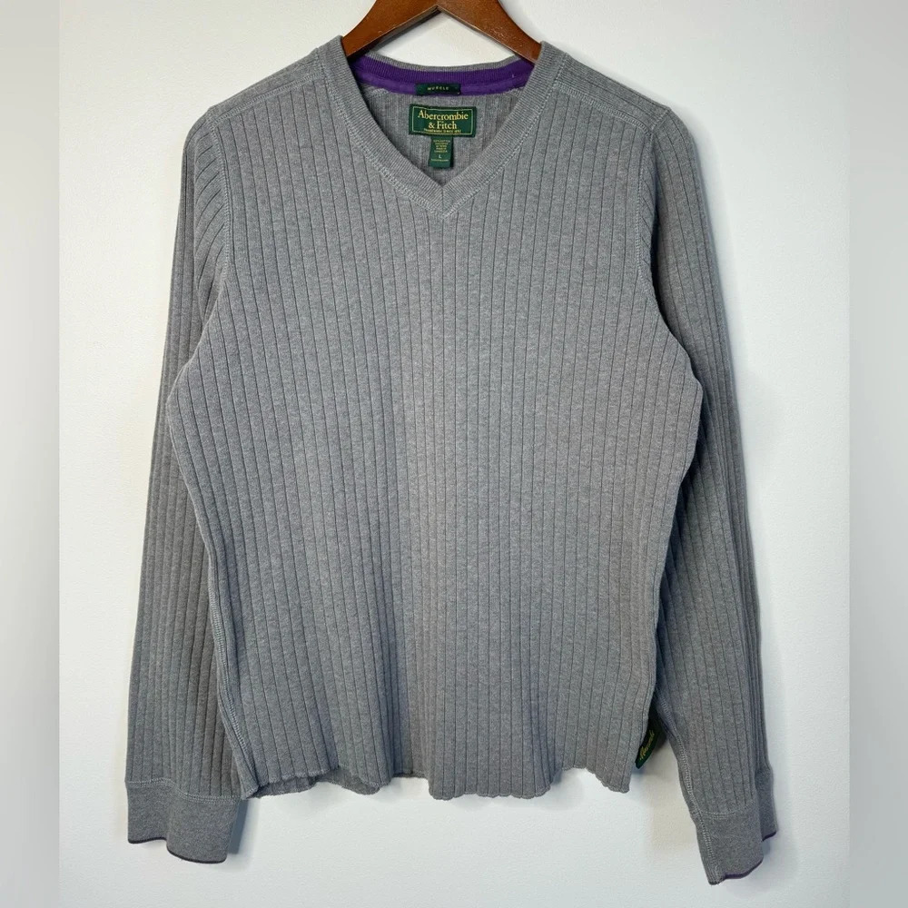 Abercrombie & Fitch Men’s Y2K Gray Muscle Fit Ribbed Knit V-neck Sweater Shirt